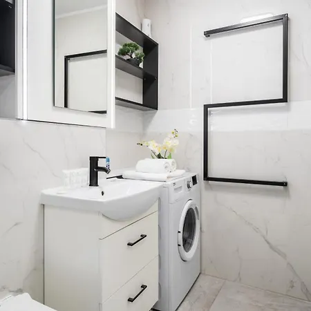 Aleje Jerozolimskie Centre, Sun & Snow