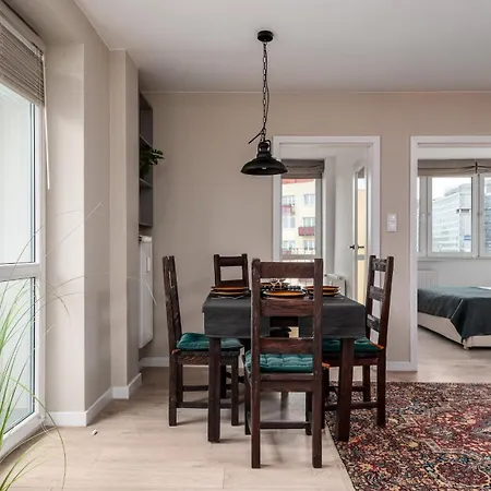 Aleje Jerozolimskie Centre, Sun & Snow * 바르샤바